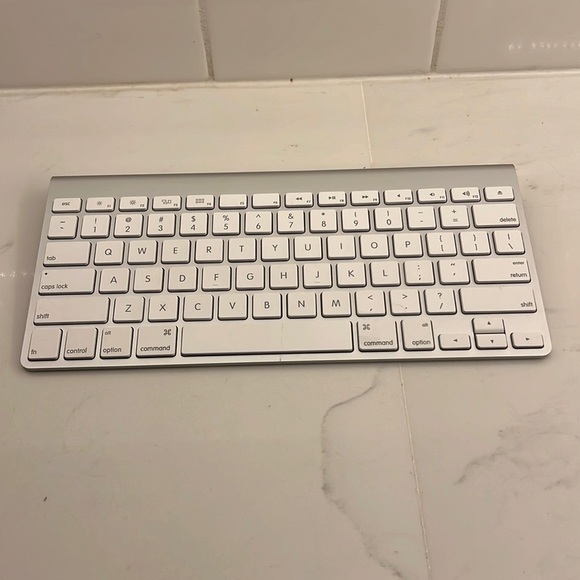 Apple Computers, Laptops & Parts Apple Wireless Keyboard Batteries